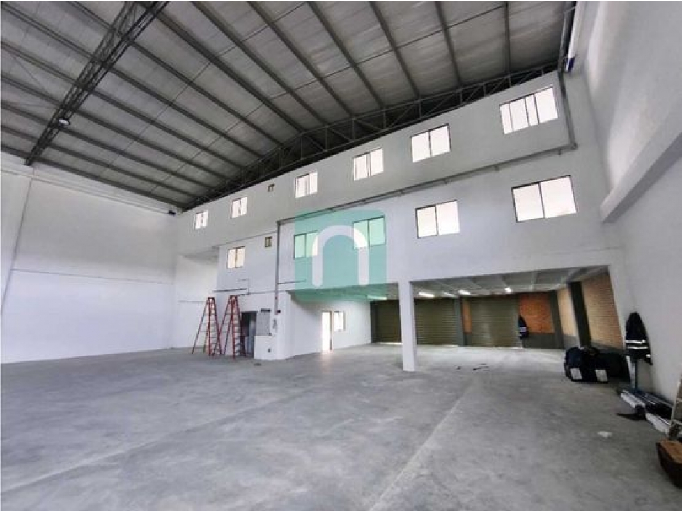 2.200m2 Bodega Arriendo Parque Industrial 3 muelles - 1