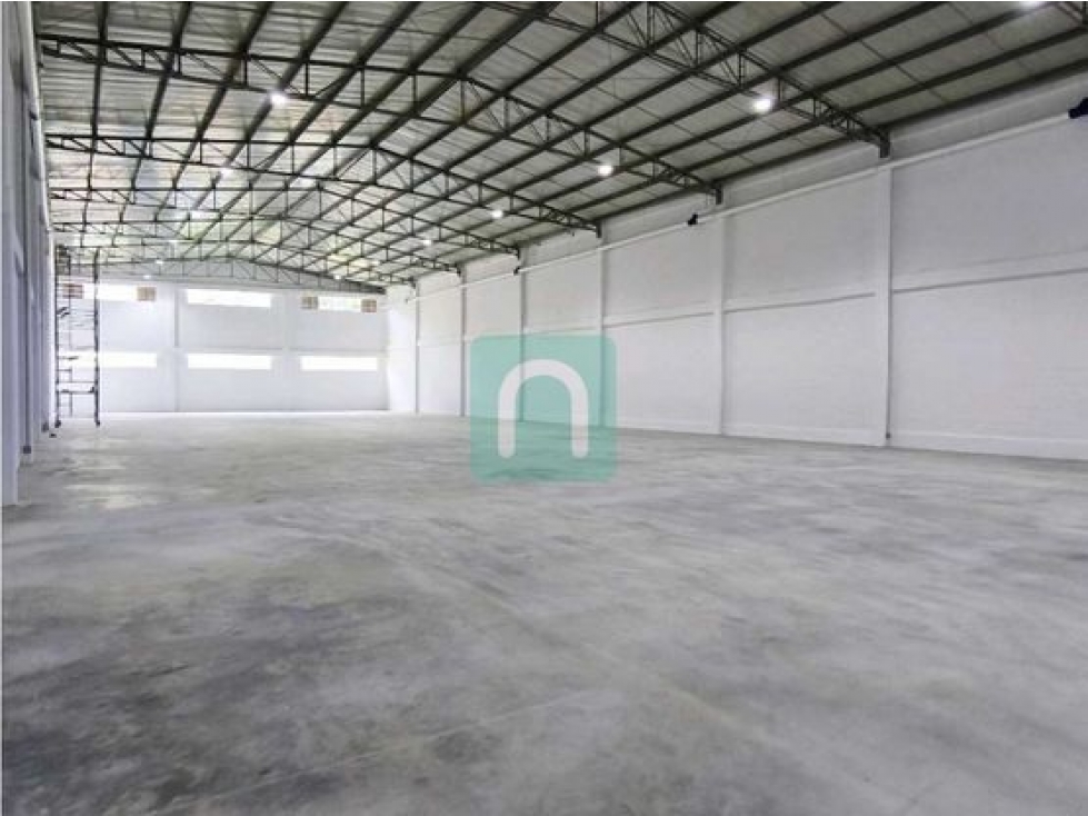 2.200m2 Bodega Arriendo Parque Industrial 3 muelles - 2