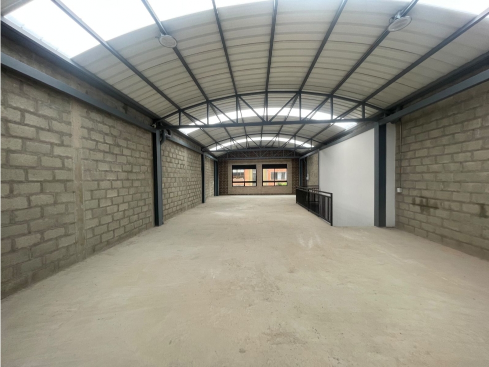 220m2 Bodega en Arrendamiento en Envigado — foto 2