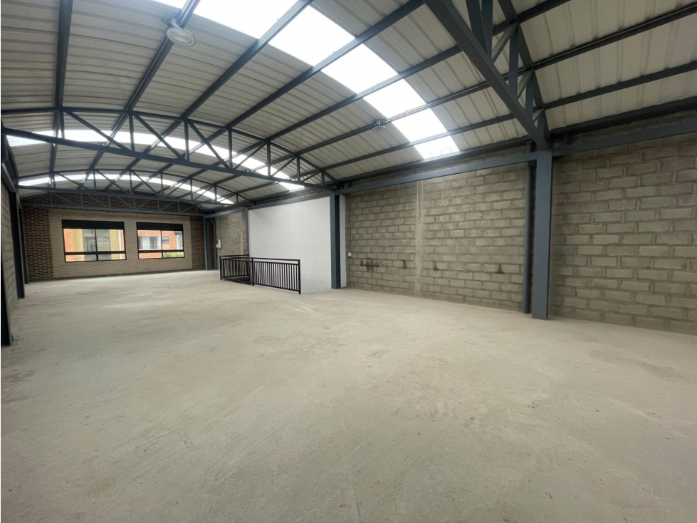 220m2 Bodega en Arrendamiento en Envigado — foto 3