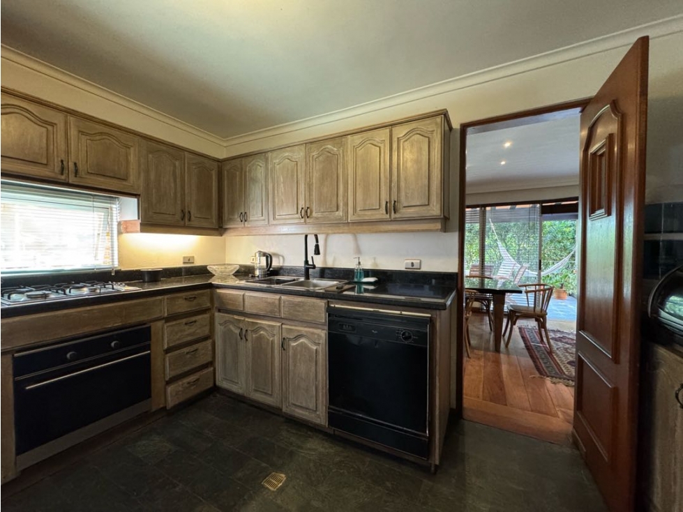 Venta casa tres niveles en urb. cerrada. El Poblado, San Lucas. — foto 4