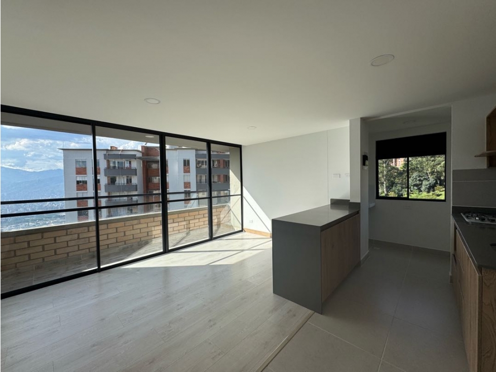 Venta apartamento con balcón, Loma del Indio
