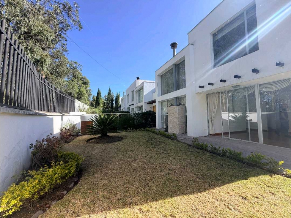 215mil Venta Casa con Amplio Jardín Urb. Privada Tanda, Miravalle — foto 2