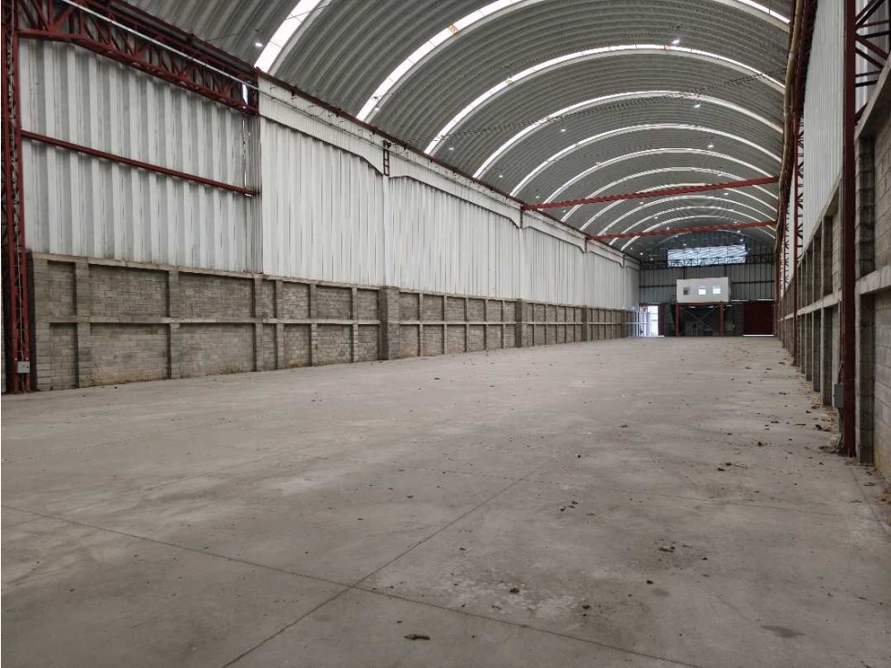 2.300m2 bodega arriendo Girardota Parque Industrial - 1