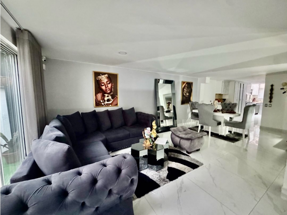 Casa de 230 m², 3 alcobas con baño, Sector La Frontera, varios niveles — foto 3