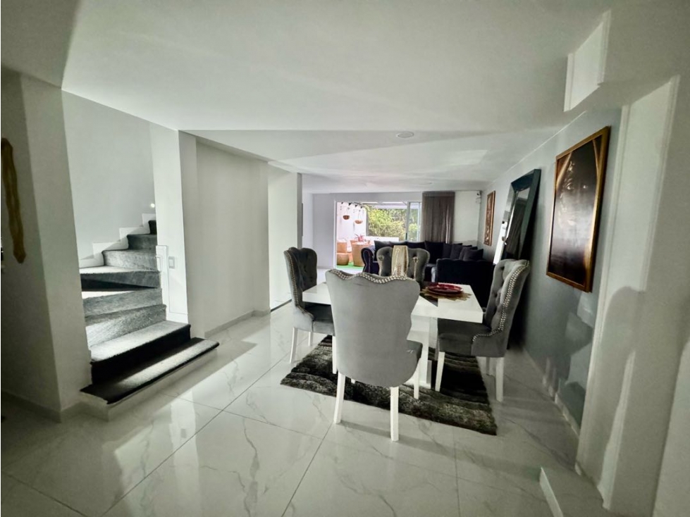 Casa de 230 m², 3 alcobas con baño, Sector La Frontera, varios niveles — foto 4
