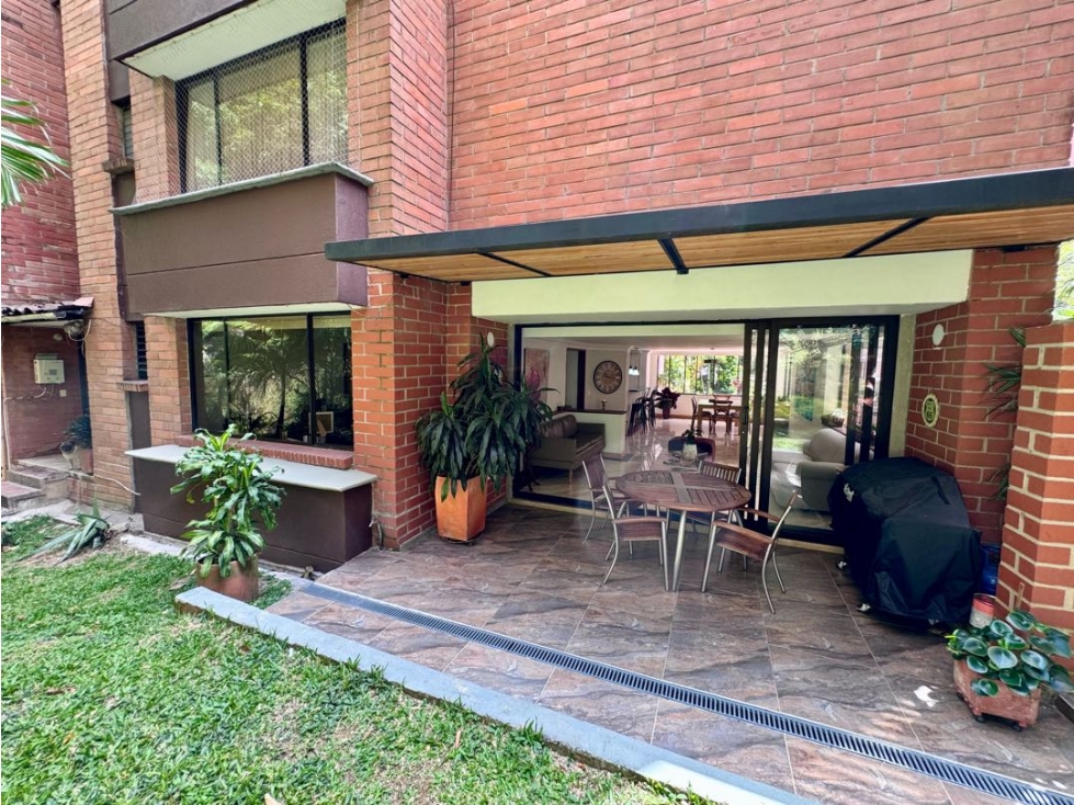 280 mtr con salida al jardín, 4 alcobas con baño, 2 estudios, servicio — foto 2