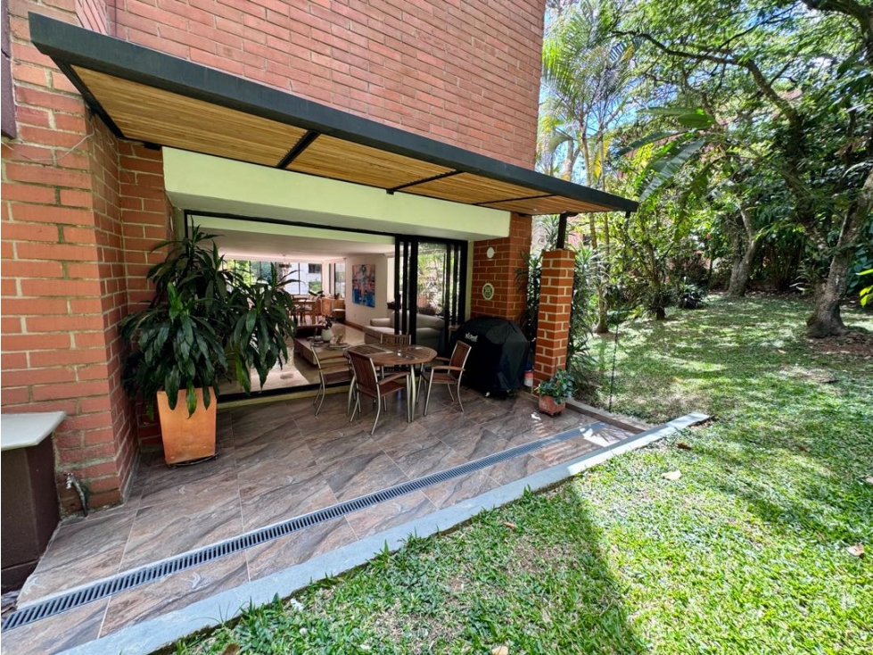 280 mtr con salida al jardín, 4 alcobas con baño, 2 estudios, servicio — foto 3