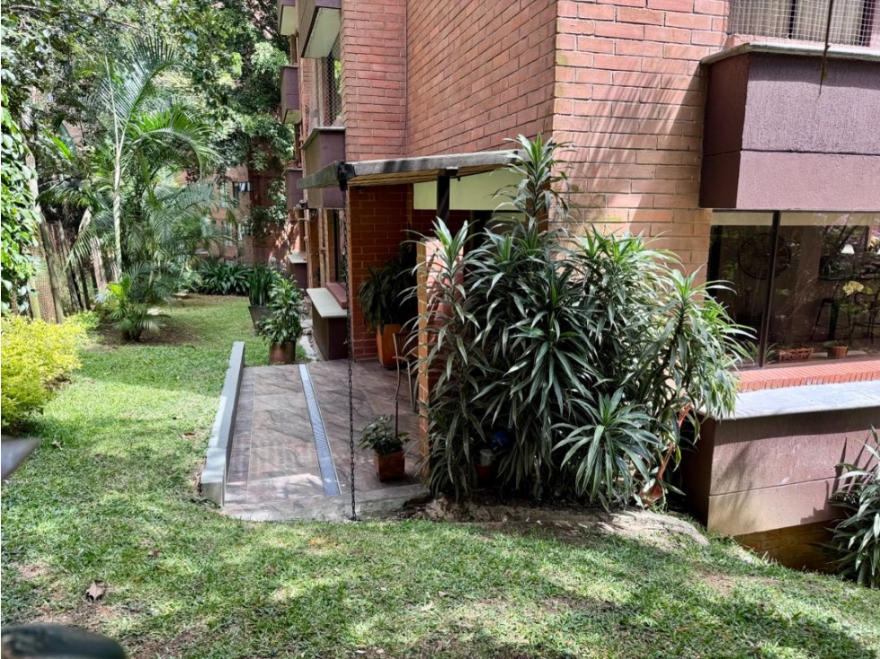 280 mtr con salida al jardín, 4 alcobas con baño, 2 estudios, servicio — foto 6