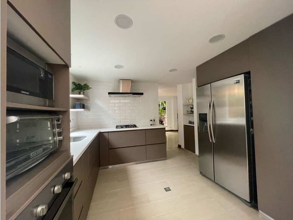 Venta casa dos niveles. Urbanización cerrada. El Poblado, San Lucas. — foto 6