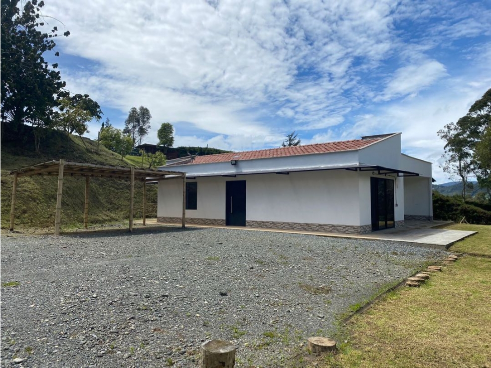2 Casas en alto de palmas de un nivel independiente mismo lote