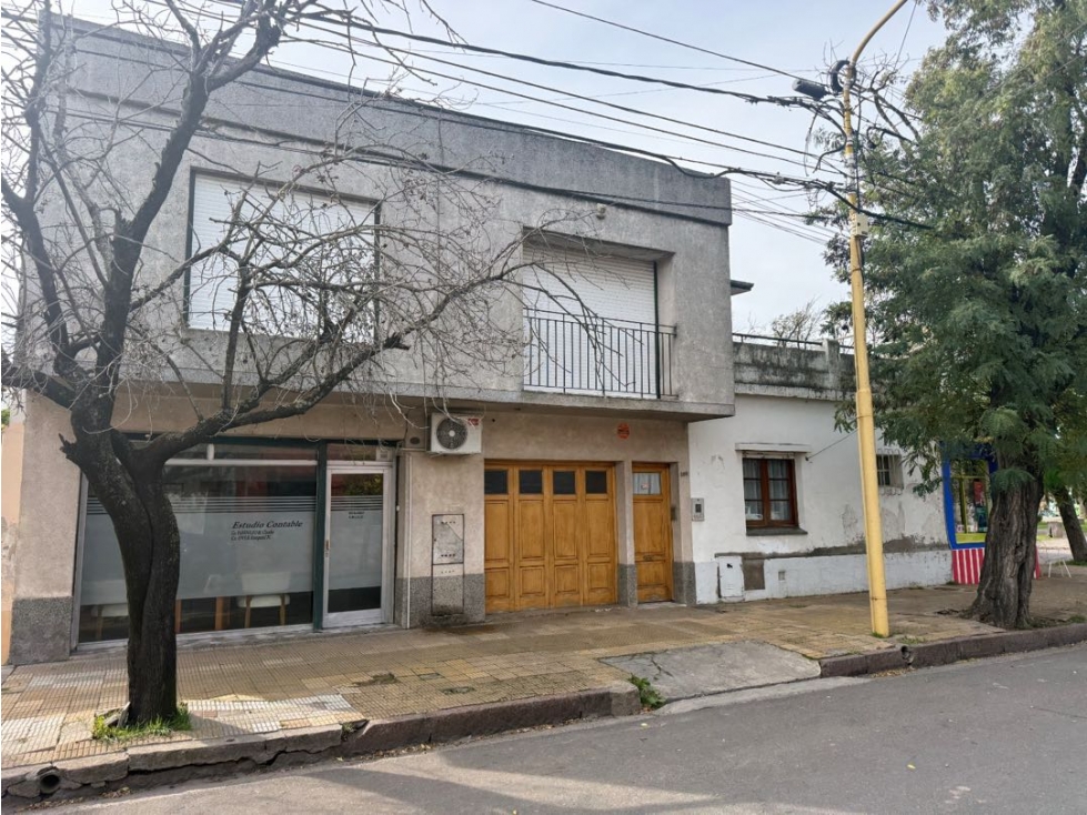 2 Locales + Casa y Depto. Frente a Pza.Italia....Unico!!! - 3