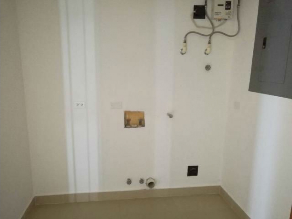 2-Bedroom Apartment in Amador Cause Way — foto 2