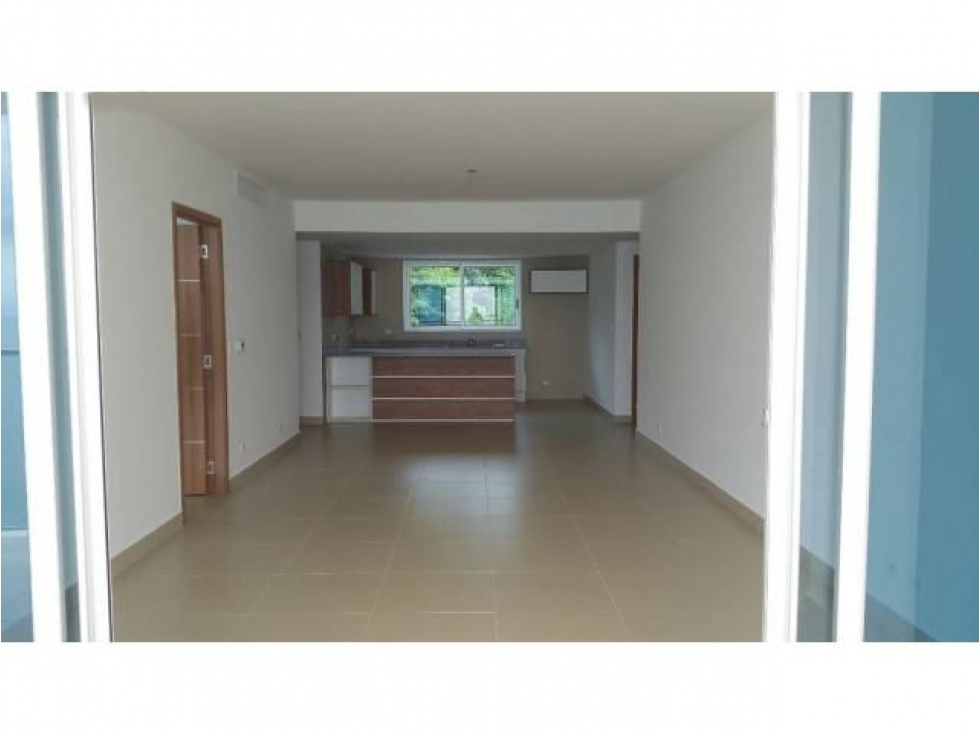 2-Bedroom Apartment in Amador Cause Way — foto 6
