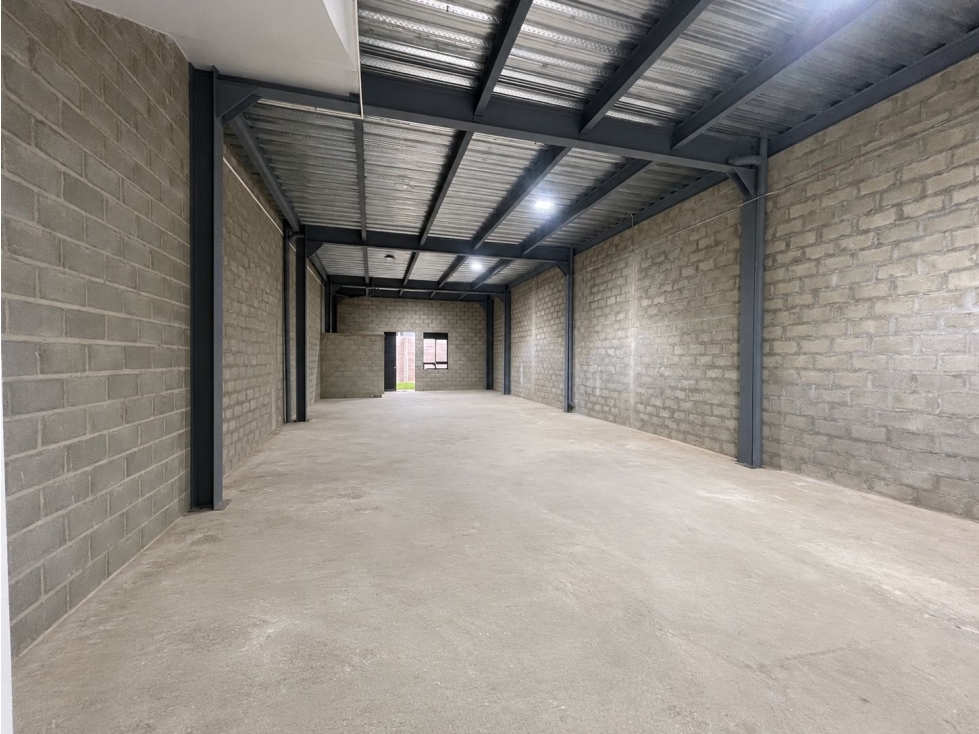 300m2 Bodega en Arriendo en Envigado — foto 2
