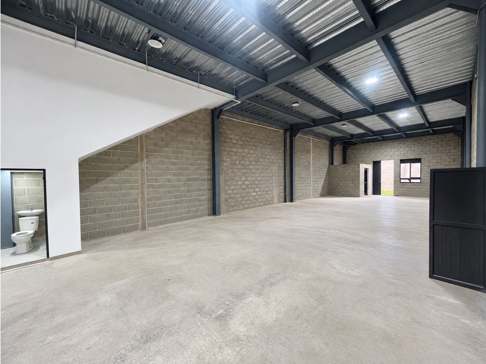 300m2 Bodega en Arriendo en Envigado — foto 3