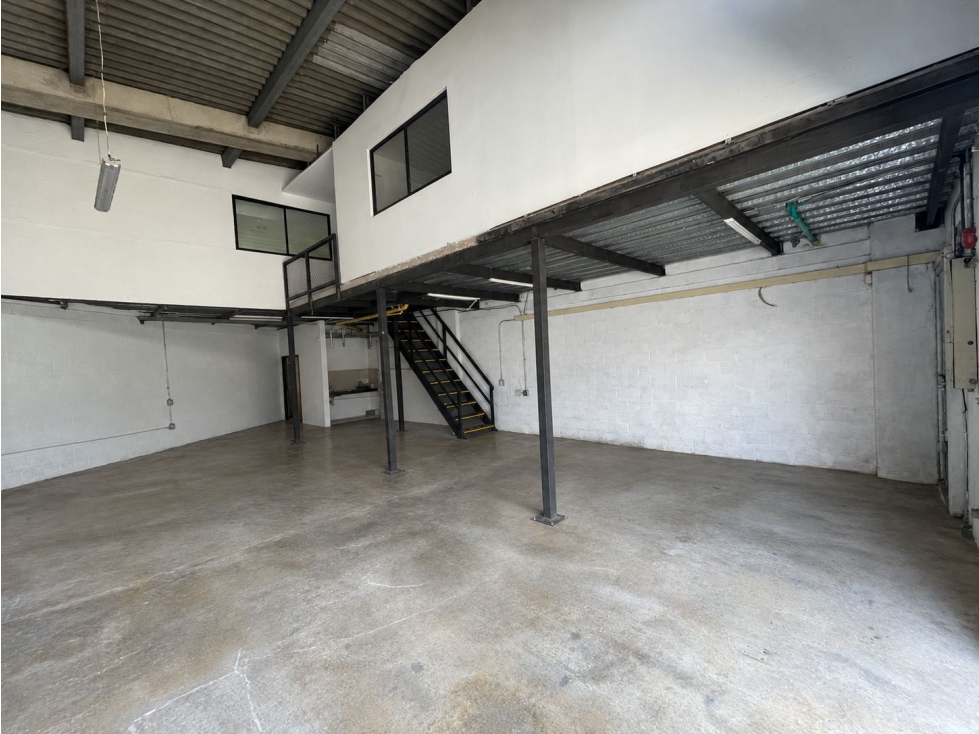 100M2 Bodega en Arrendamiento sector San Agustin La Estrella