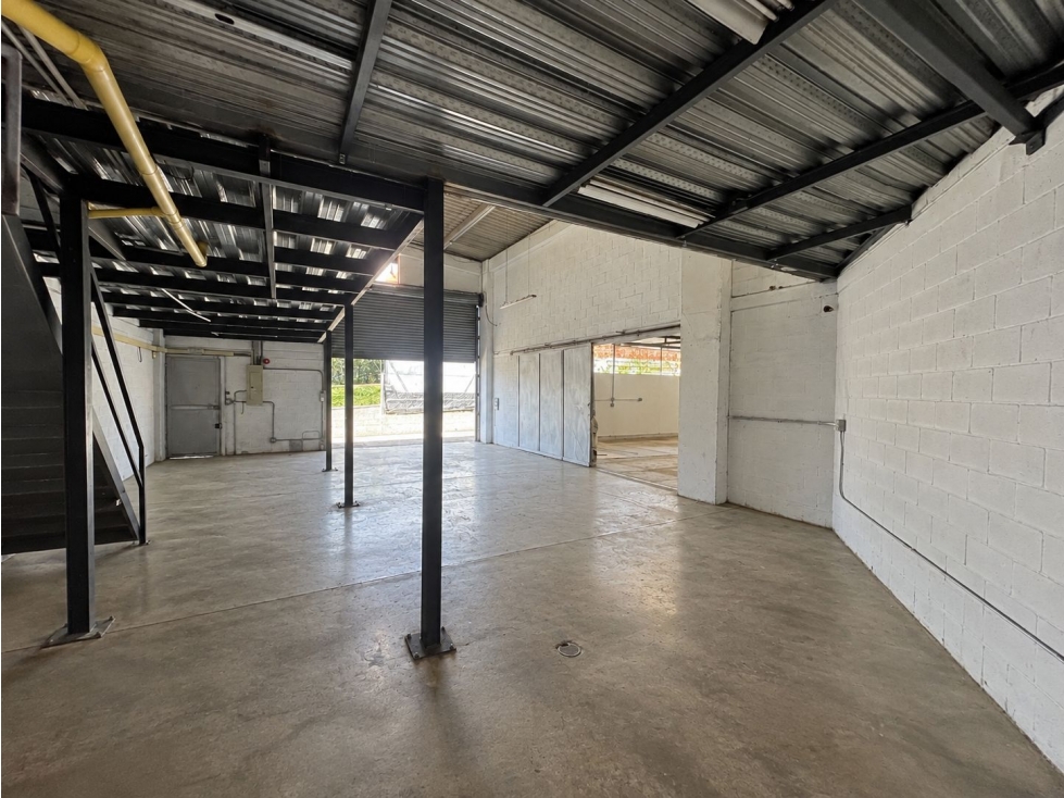 330M2 Bodega en Arrendamiento sector San Agustin La Estrella — foto 4