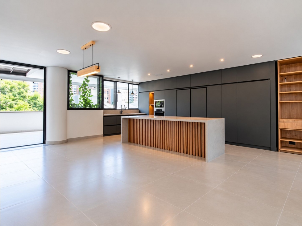347m2 Apartamento para Arriendo y Venta en El Tesoro, Medellín