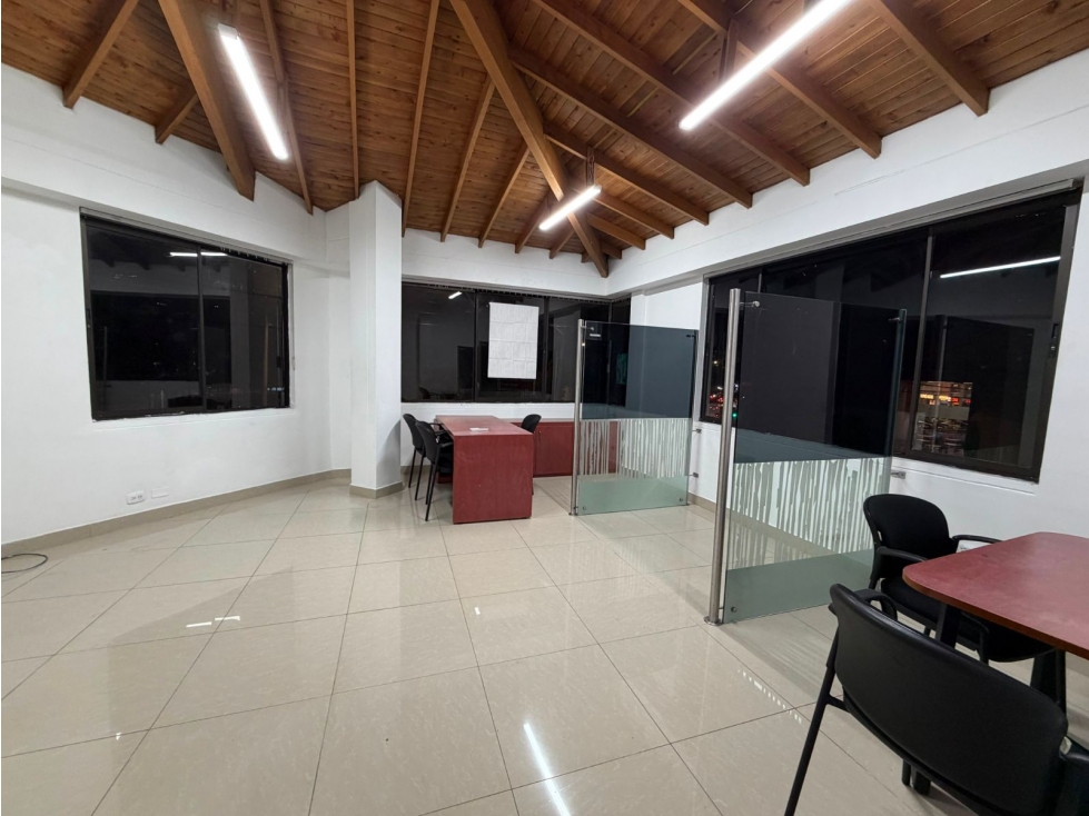 34M2 Oficina en arrendamiento Sector Bulerías Medellín