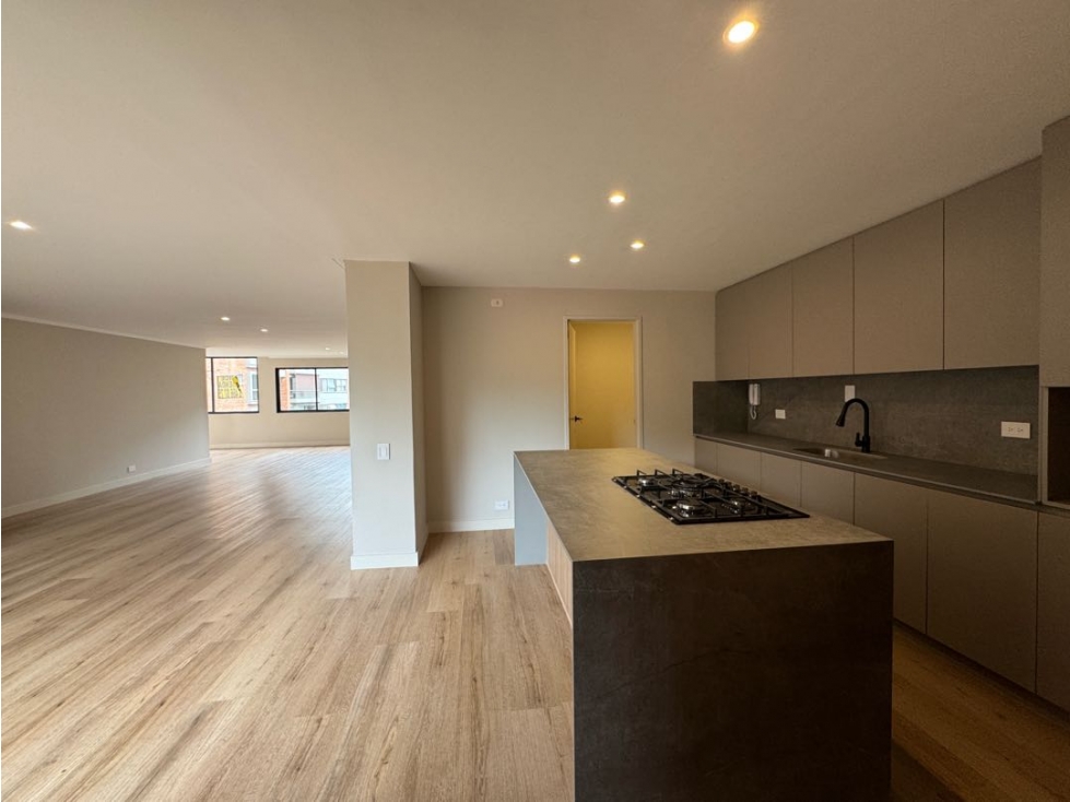Venta apartamento remodelado. El Poblado, Alejandría.