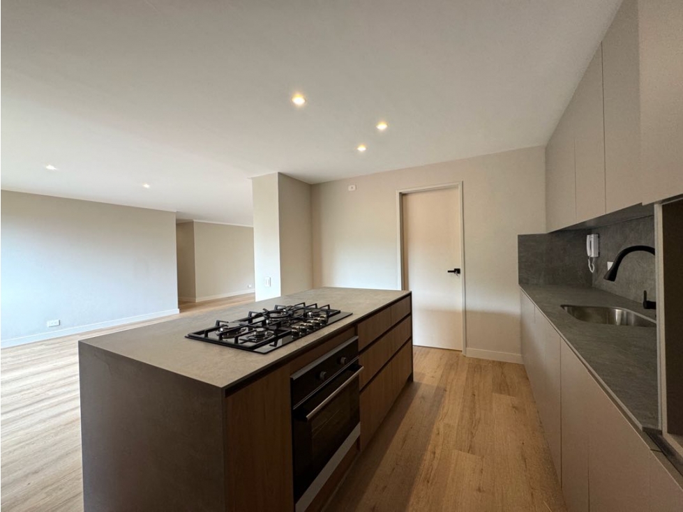 Venta apartamento remodelado. El Poblado, Alejandría. — foto 2