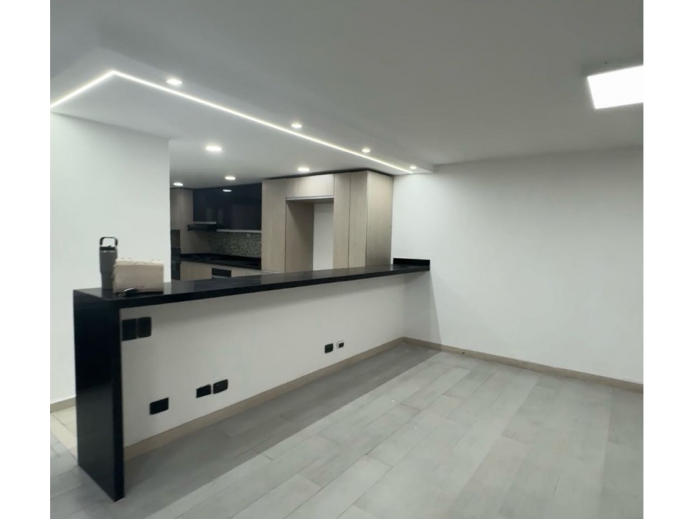 Arriendo casa con terraza y jacuzzi. El Poblado, El Tesoro. - 4