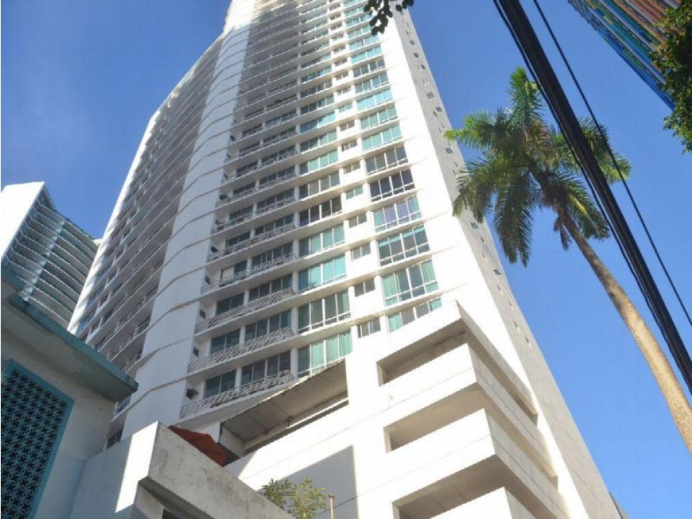 3-Bedroom Apartment in Ave. Balboa