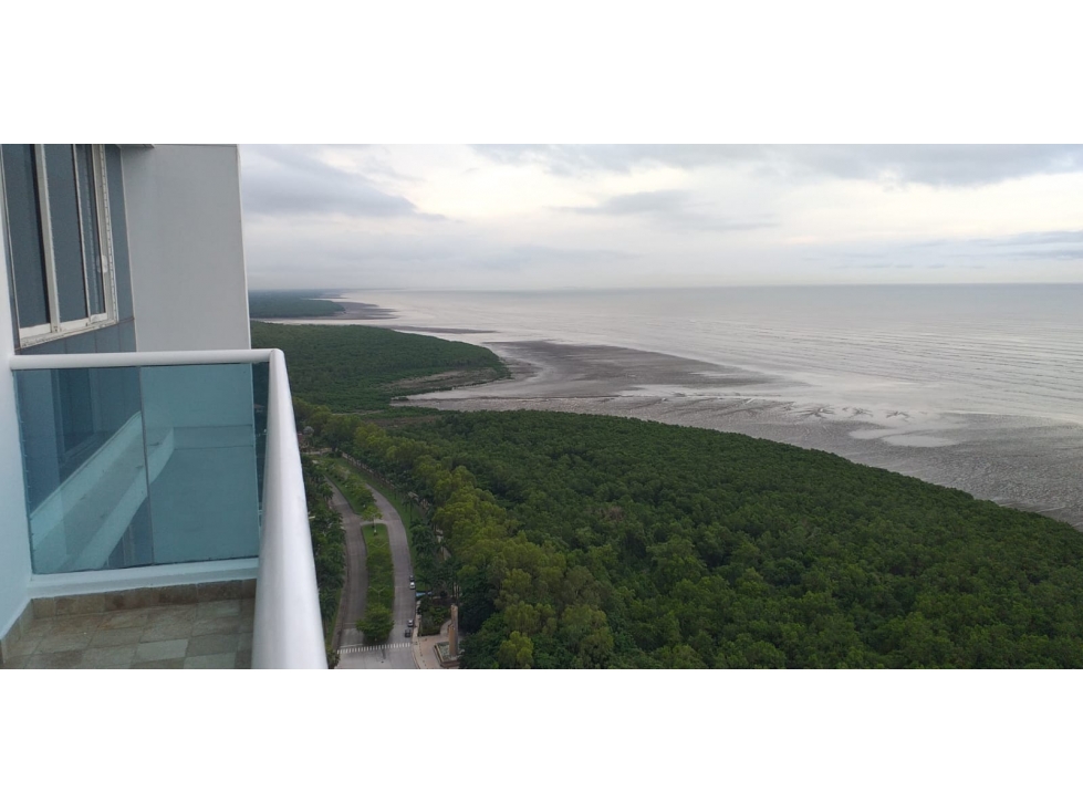 3-Bedroom Apartment in Costa del Este