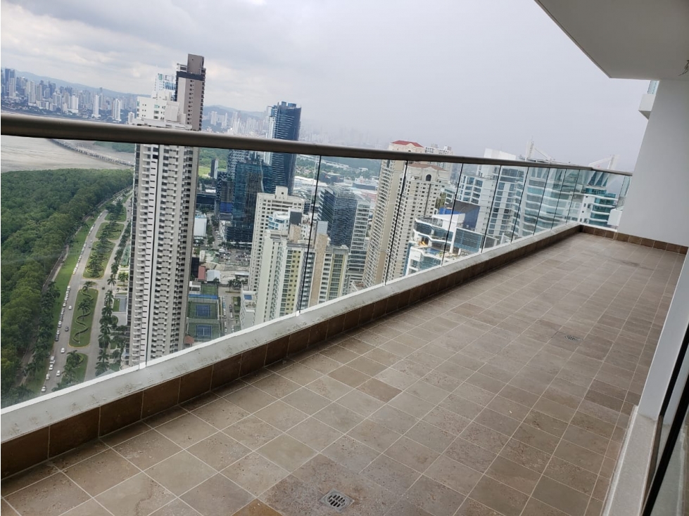 3-Bedroom Apartment in Costa del Este