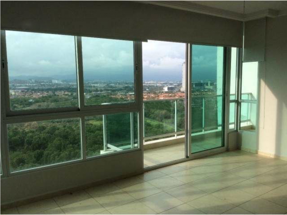 3-Bedroom Apartment in Costa del Este