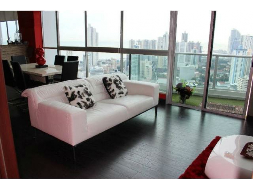 3-Bedroom Apartment in Via Porras