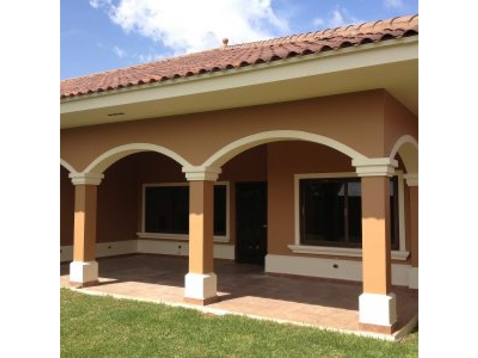 3-Bedroom House in Costa Sur