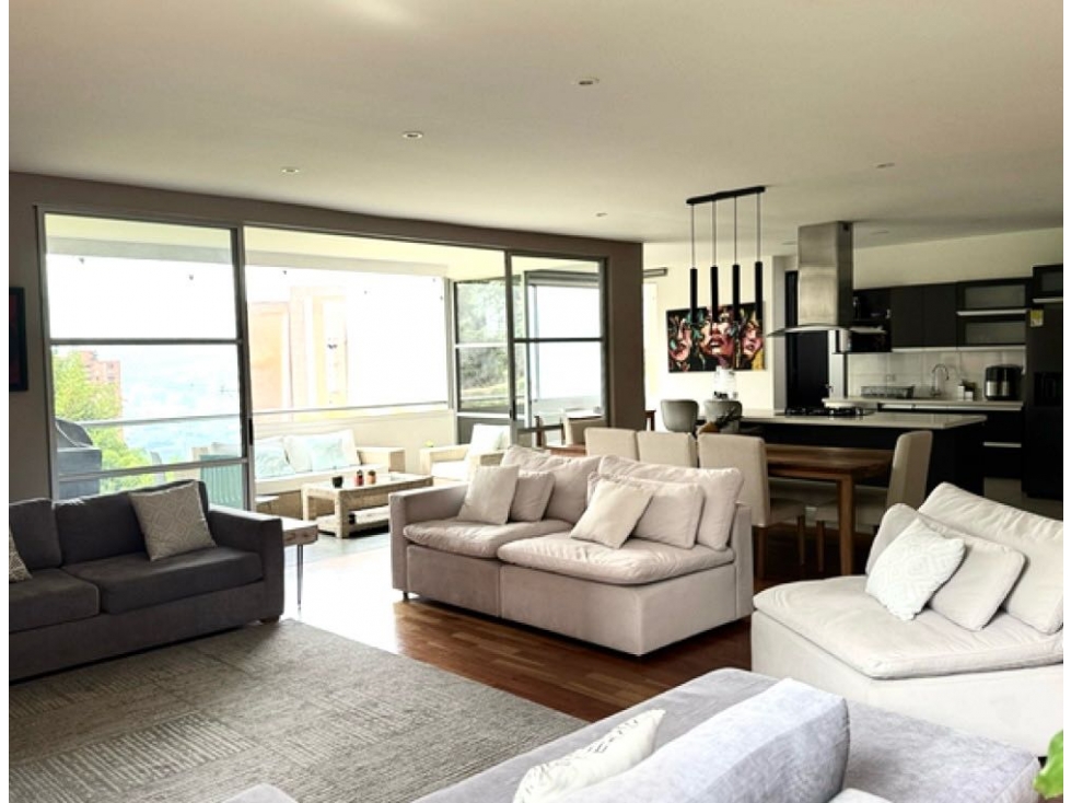 Venta apartamento con vista panorámica. El Poblado. Ud. Completa.