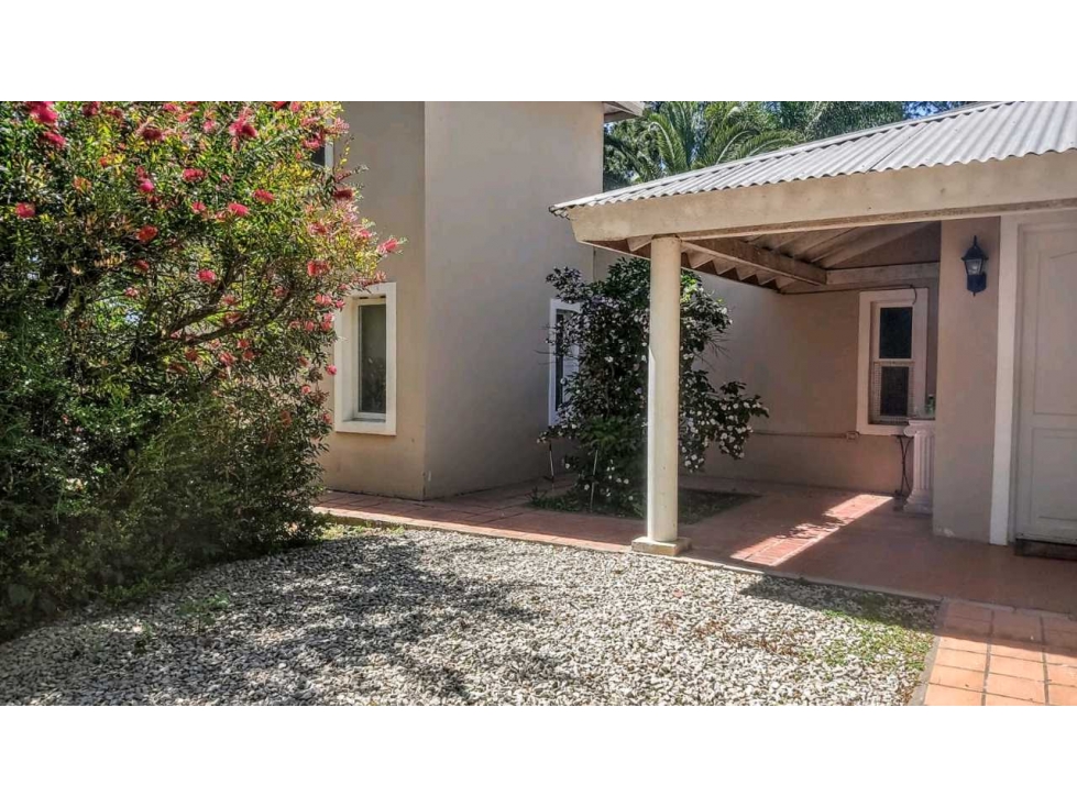 425 entre 135 y 136 - Casa en Venta - 2