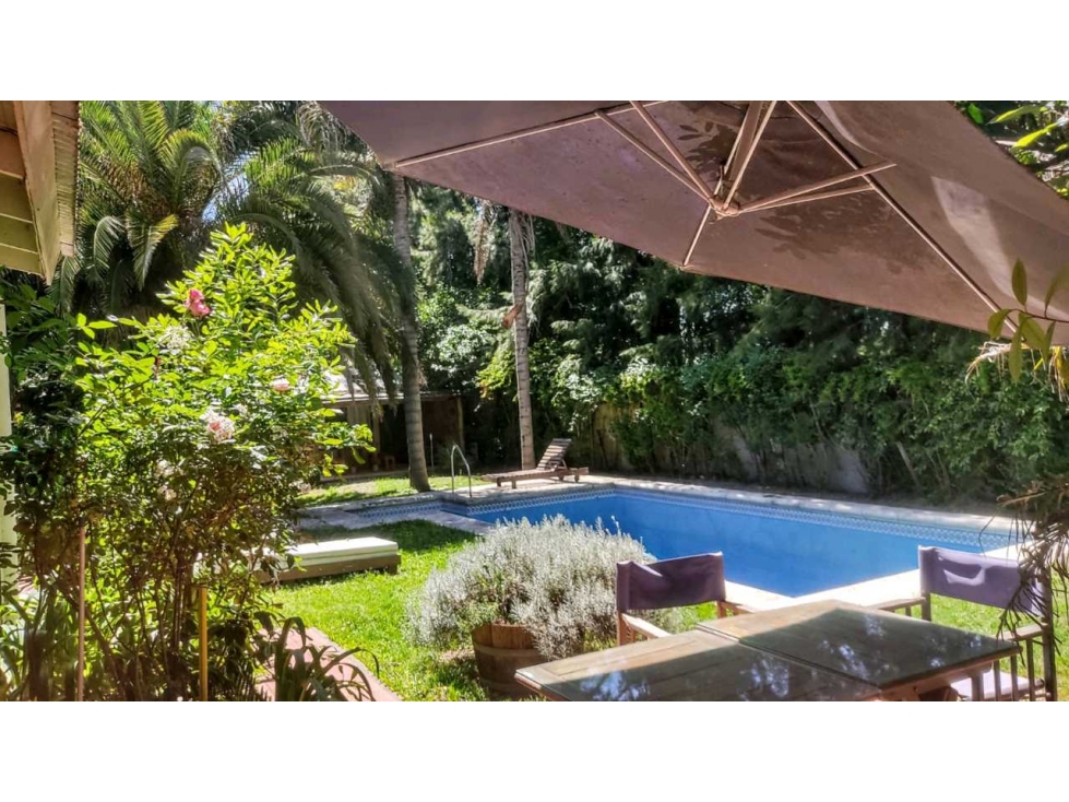 425 entre 135 y 136 - Casa en Venta - 3