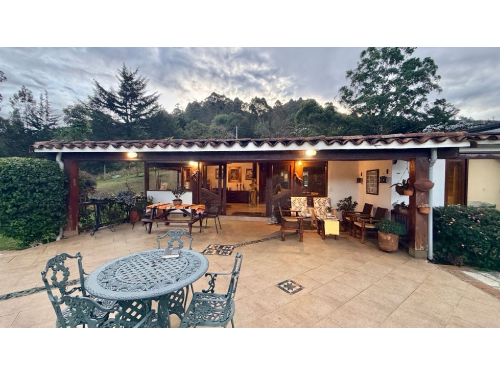 4.762Mt Lote y 2 Casas + 4 Aptos rentando | Zona Ig. Cab. de la Virgen