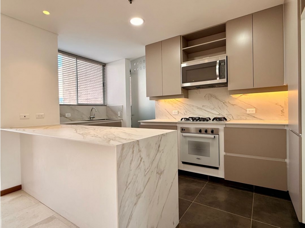 Apartamento de 4 alcobas en piso Alto!