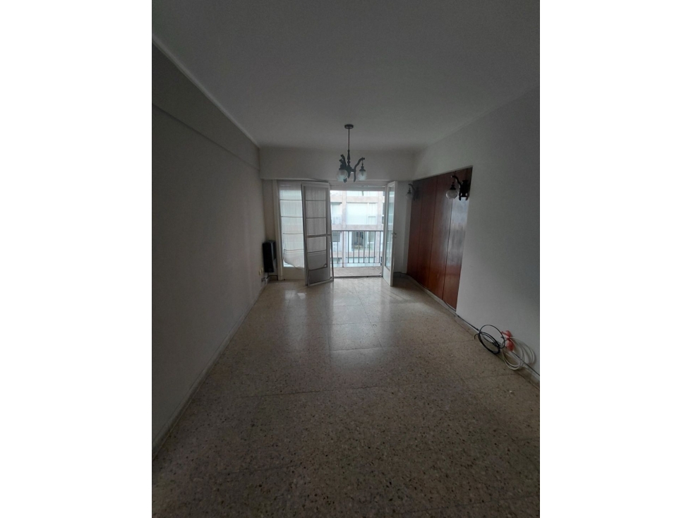 4 AMBIENTES CON BALCÓN SALIENTE Y VISTA LATERAL AL MAR LA PERLA - 3
