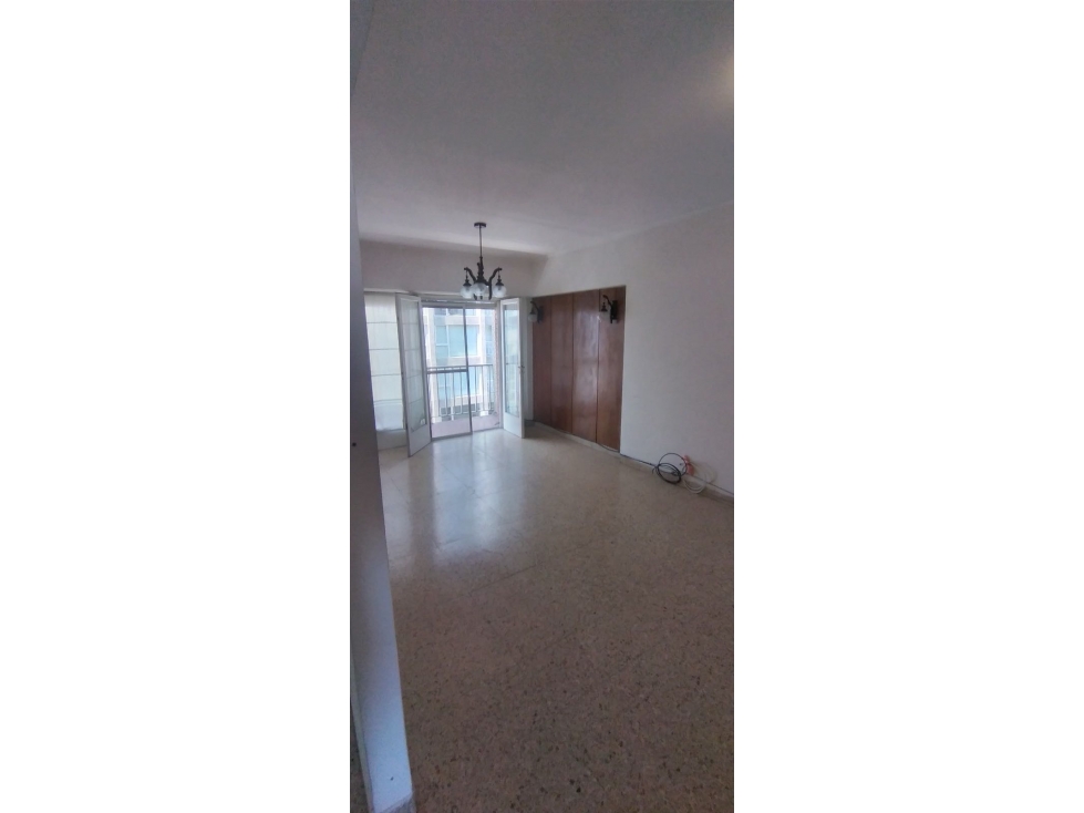 4 AMBIENTES CON BALCÓN SALIENTE Y VISTA LATERAL AL MAR LA PERLA - 5