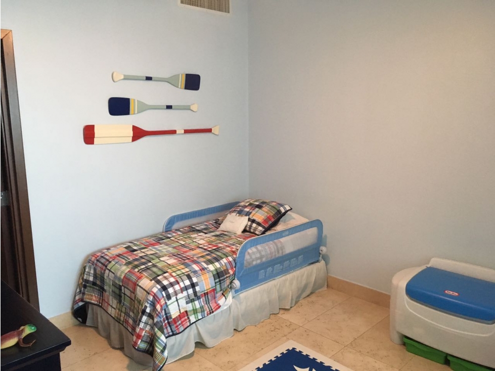 4-Bedroom Apartment in Altos de Golf