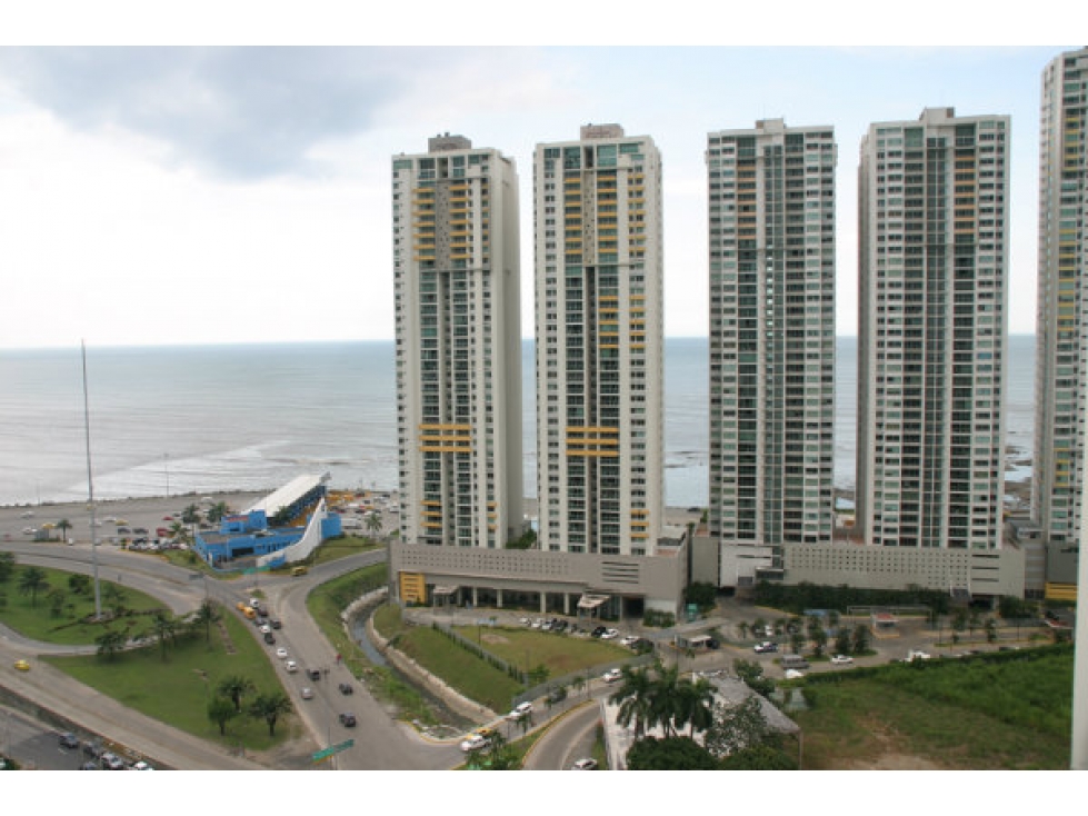 4-Bedroom Apartment in Amador Cause Way