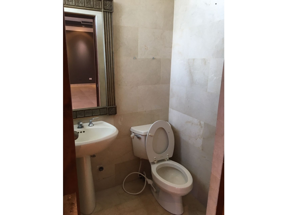 4-Bedroom Apartment in Ave. Balboa