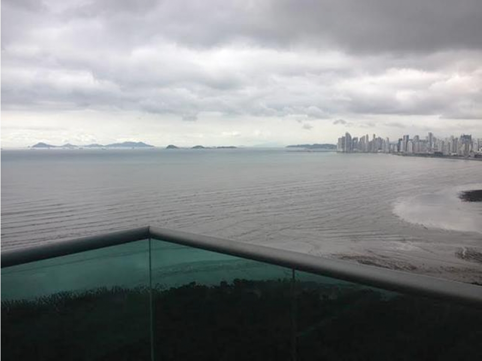 4-Bedroom Apartment in Costa del Este