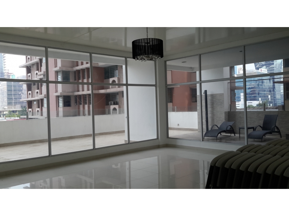 4-Bedroom Apartment in Obarrio