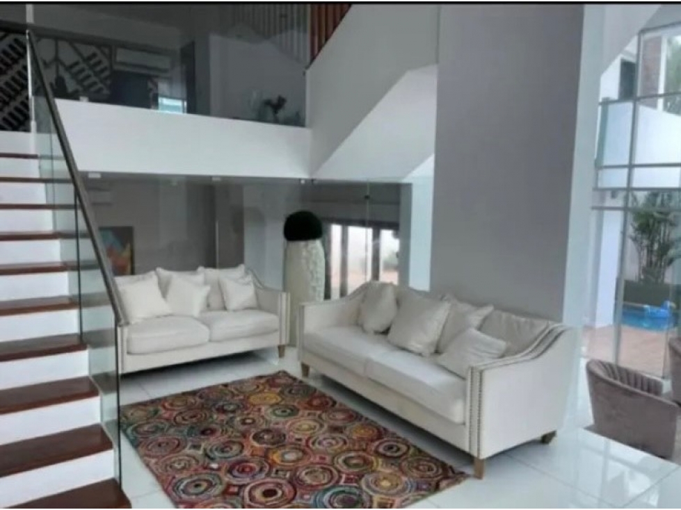 4-Bedroom House in Altos de Golf