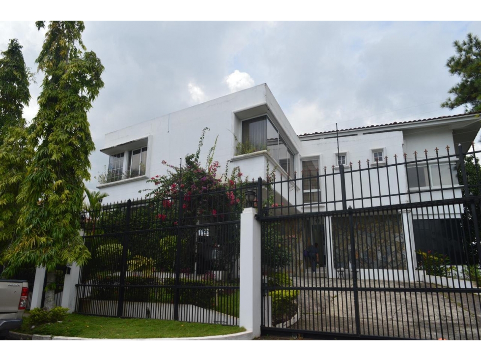 4-Bedroom House in Bethania