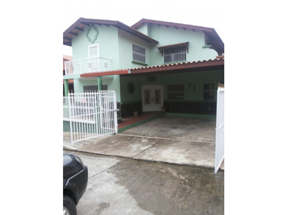 4-Bedroom House in Villa Lucre