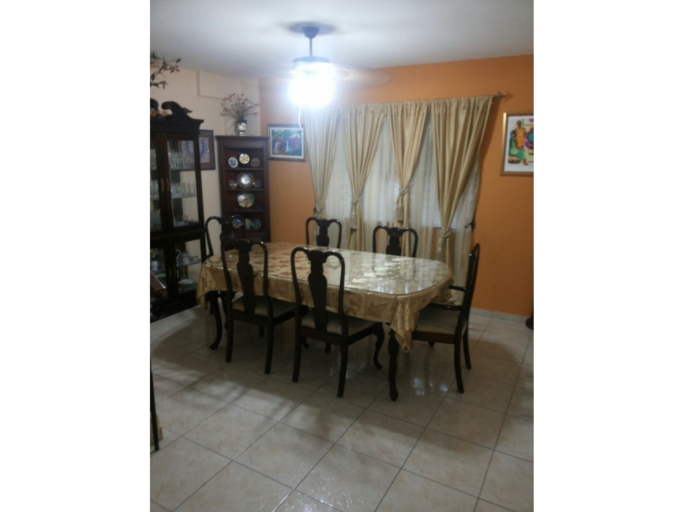 4-Bedroom House in Villa Lucre — foto 4