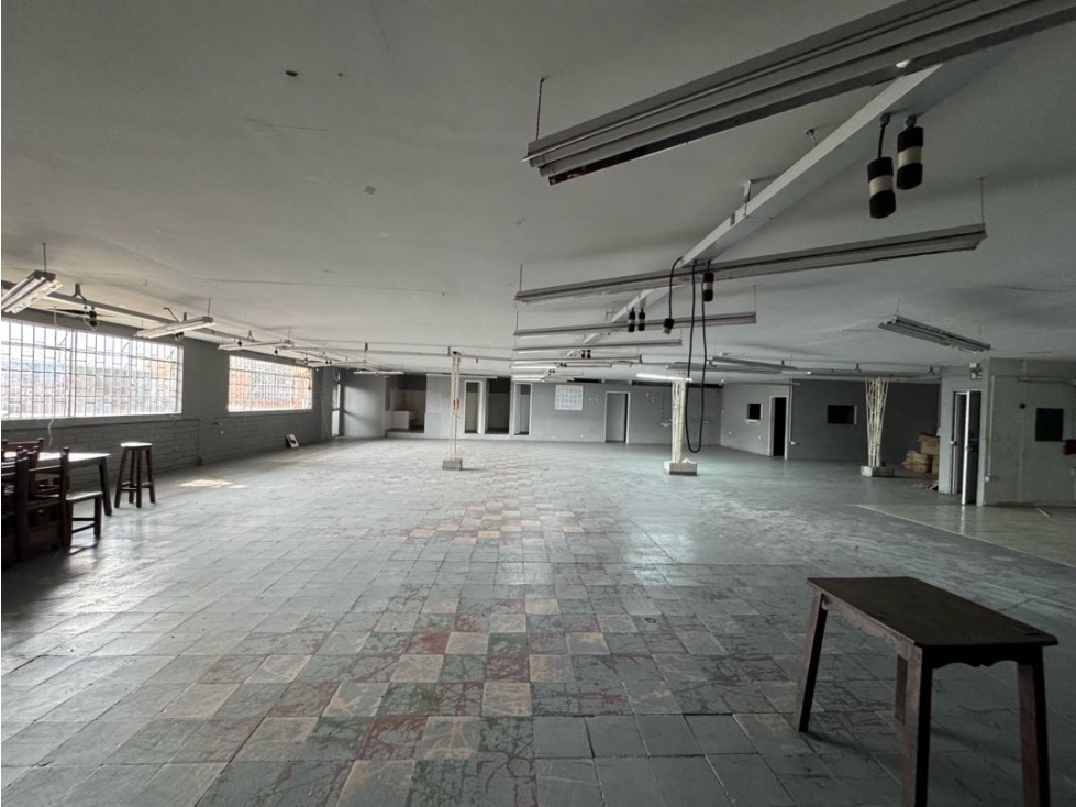 520m2 Arriendo bodega 3 er piso